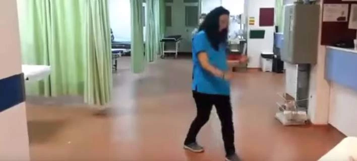 Γιατροί αντί να εξετάζουν, γλεντούσαν μέσα στα επείγοντα του νοσοκομείου Μυτιλήνης (βίντεο)